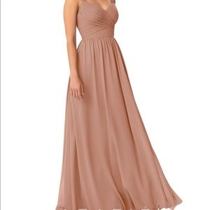 NEW Beautiful wedding or prom full length dress !!